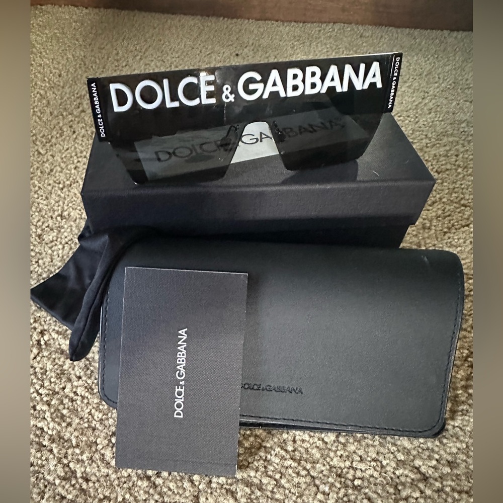 Dolce&Gabbana sun glasses never worn case certificate of authenticity and box